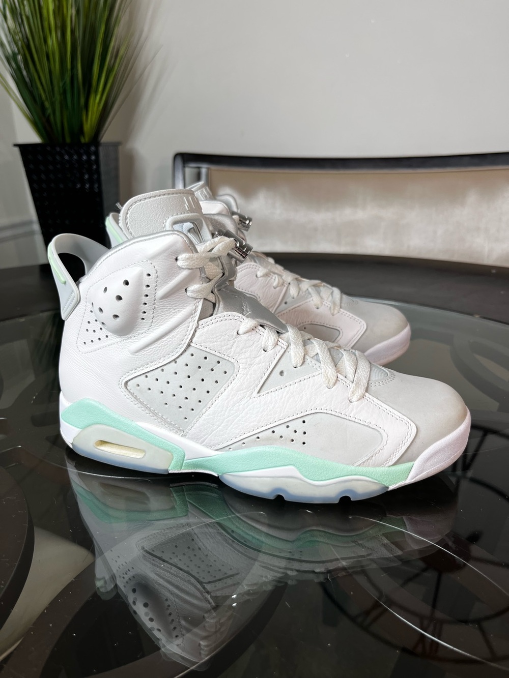 Nike Air Jordan 6 Retro
Shoes White Platinum Mint
Foam Women's Sz 8.5